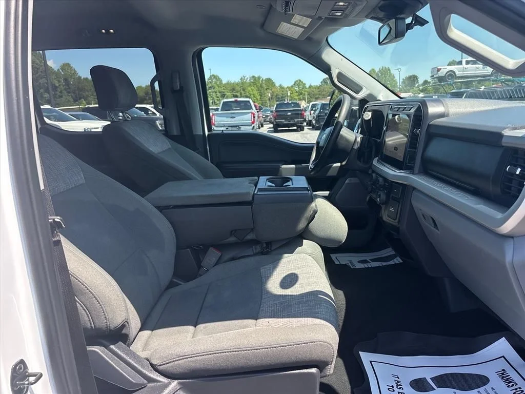 Used 2023 Oxford White Ford XLT image 12
