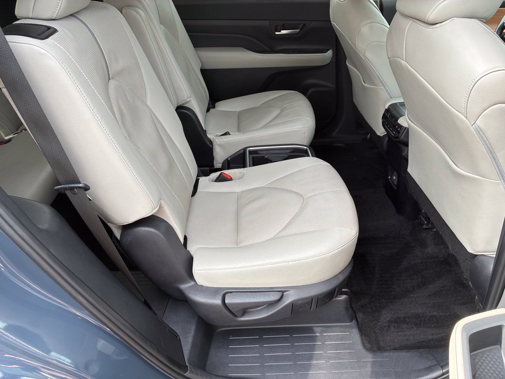 Used 2025 White Toyota Platinum image 18