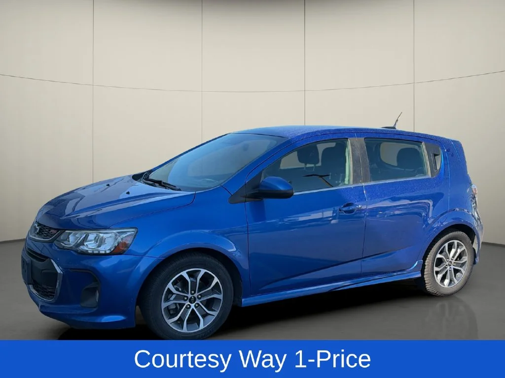 Used 2019 Blue Chevrolet LT image 4