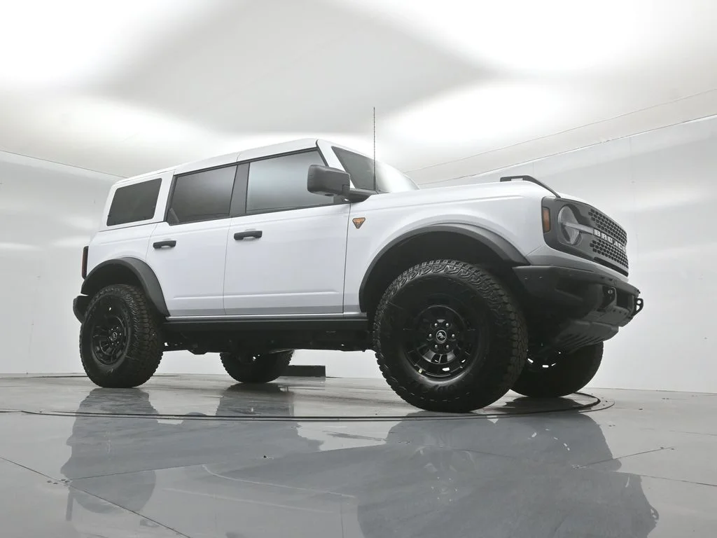 New 2026 Oxford White Ford Badlands image 3
