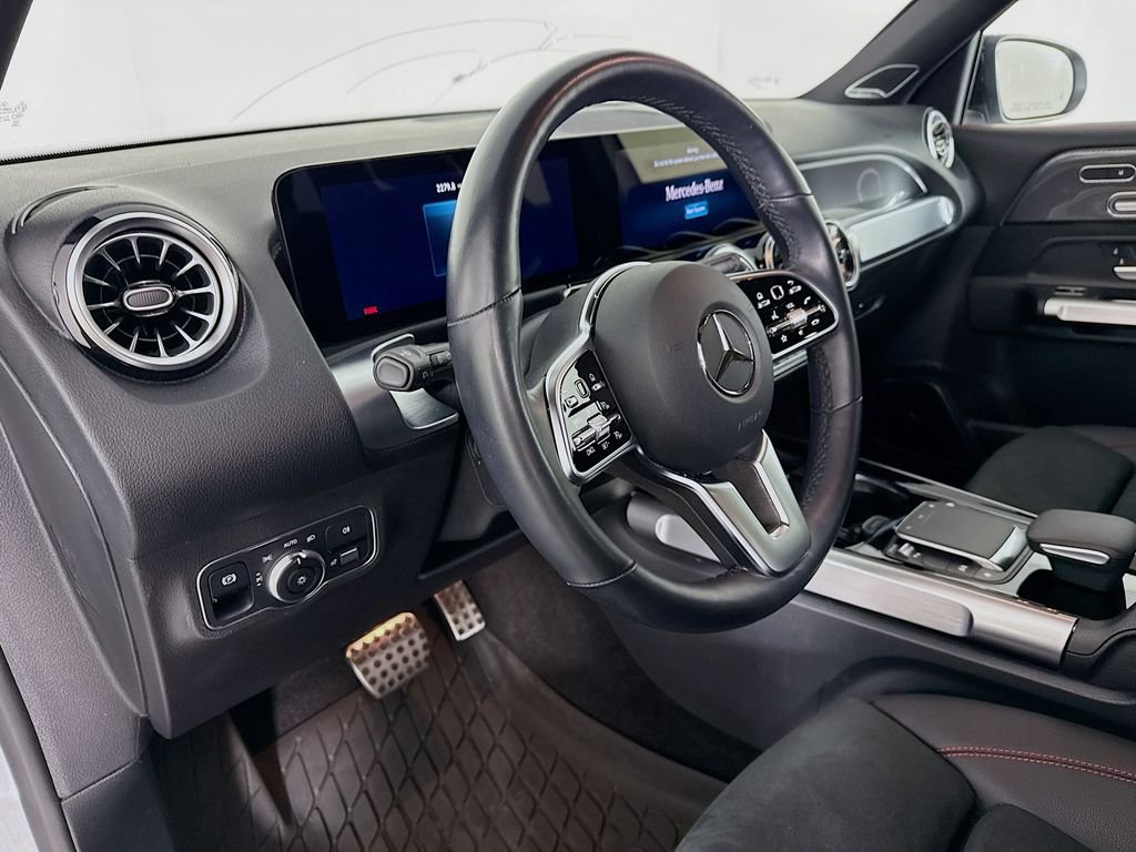 Certified Used 2023 Silver Mercedes-Benz GLB 250 image 4