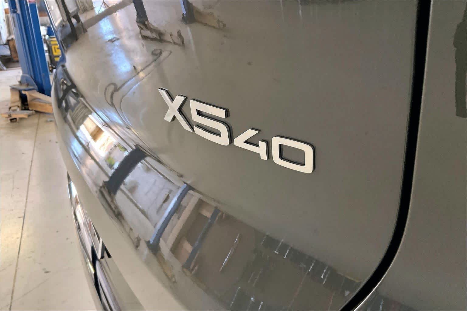 New 2027 Grey Pine Metallic BMW 40 xDrive image 15
