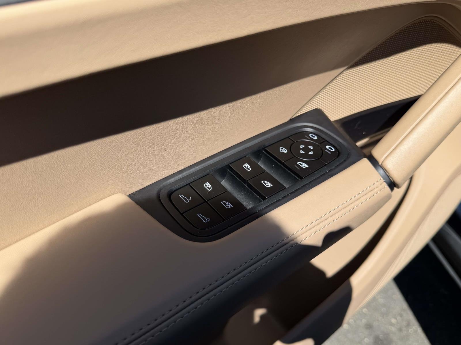Certified Used 2024  Porsche  image 24
