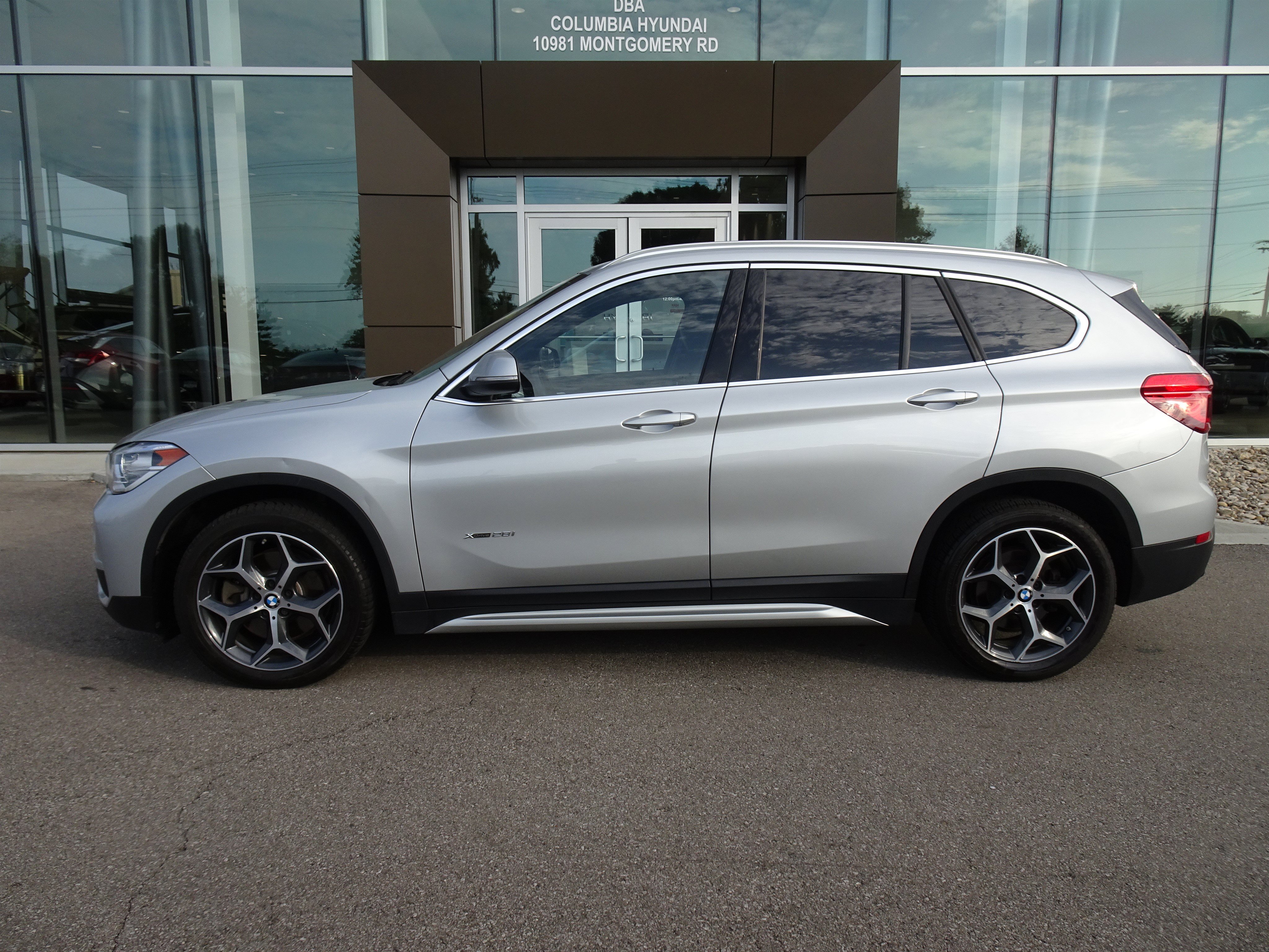Used 2018 Glacier Silver Metallic BMW xDrive28i image 2