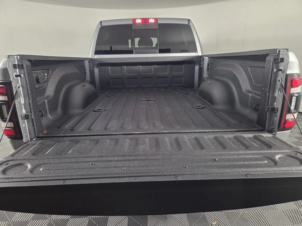 Used 2024 Billet Silver Metallic Clearcoat Ram Laramie image 28