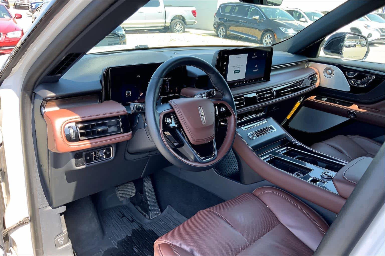 Used 2025 Ceramic Pearl Metallic Tri-Coat Lincoln Reserve image 27
