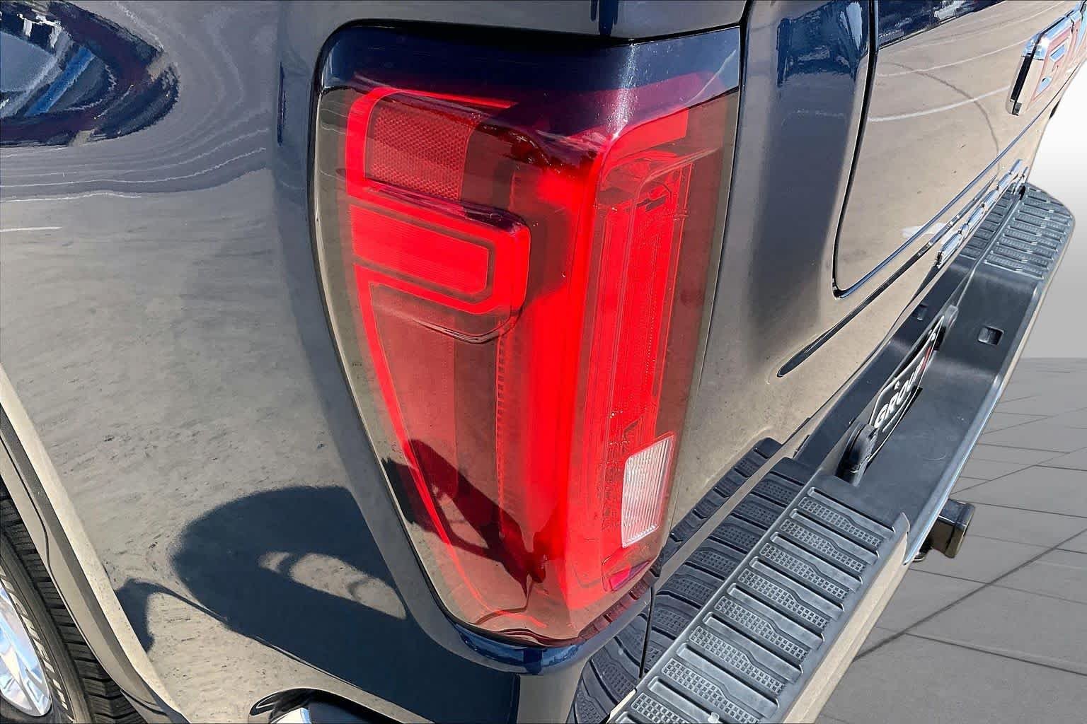 Used 2019 Pacific Blue Metallic GMC SLT image 26