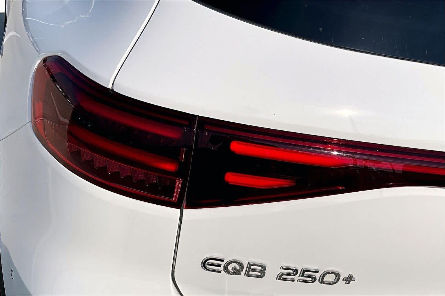 Used 2024 Polar White Mercedes-Benz EQB 250+ image 24