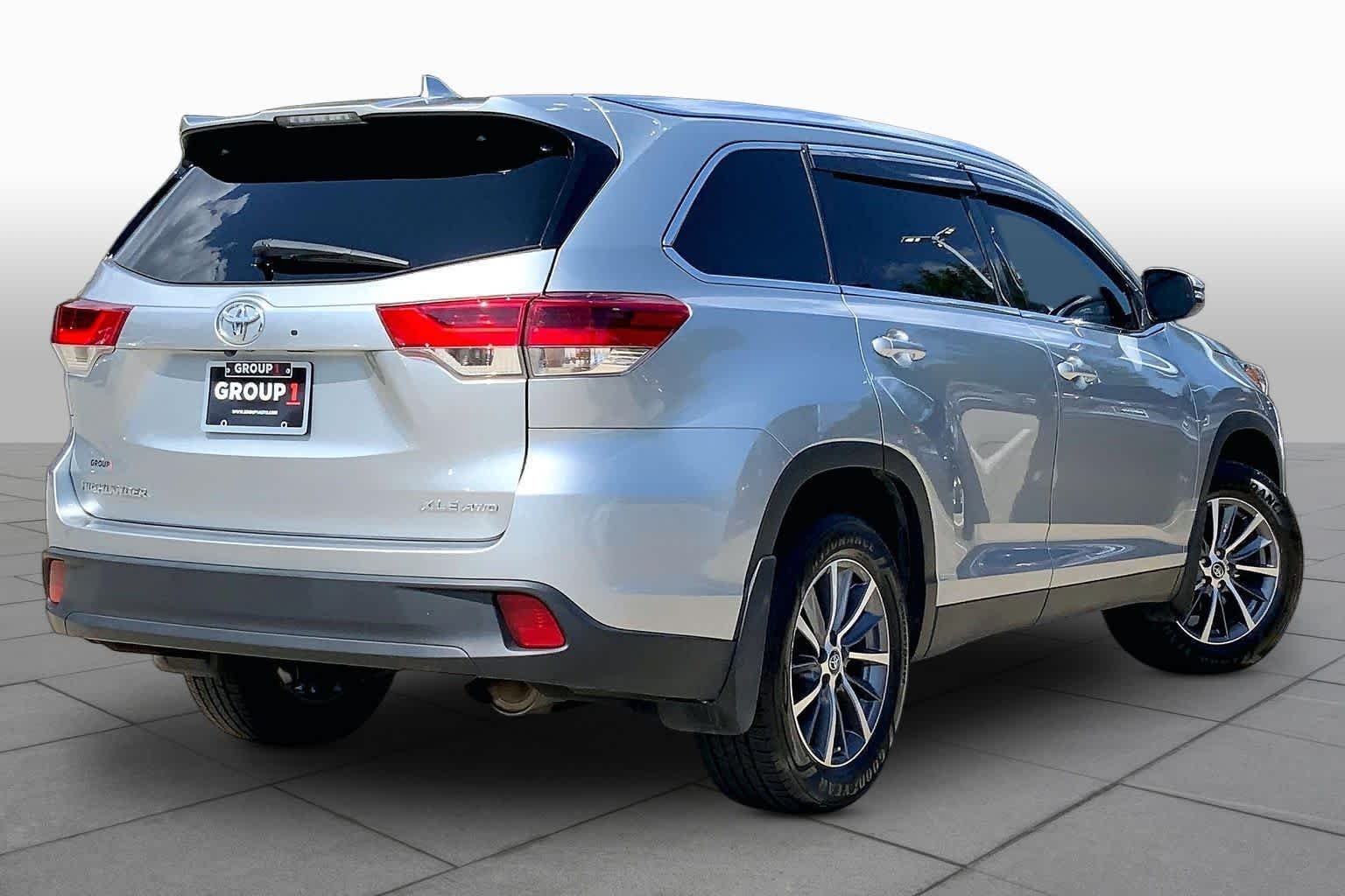 Used 2019 Celestial Silver Metallic Toyota XLE image 13