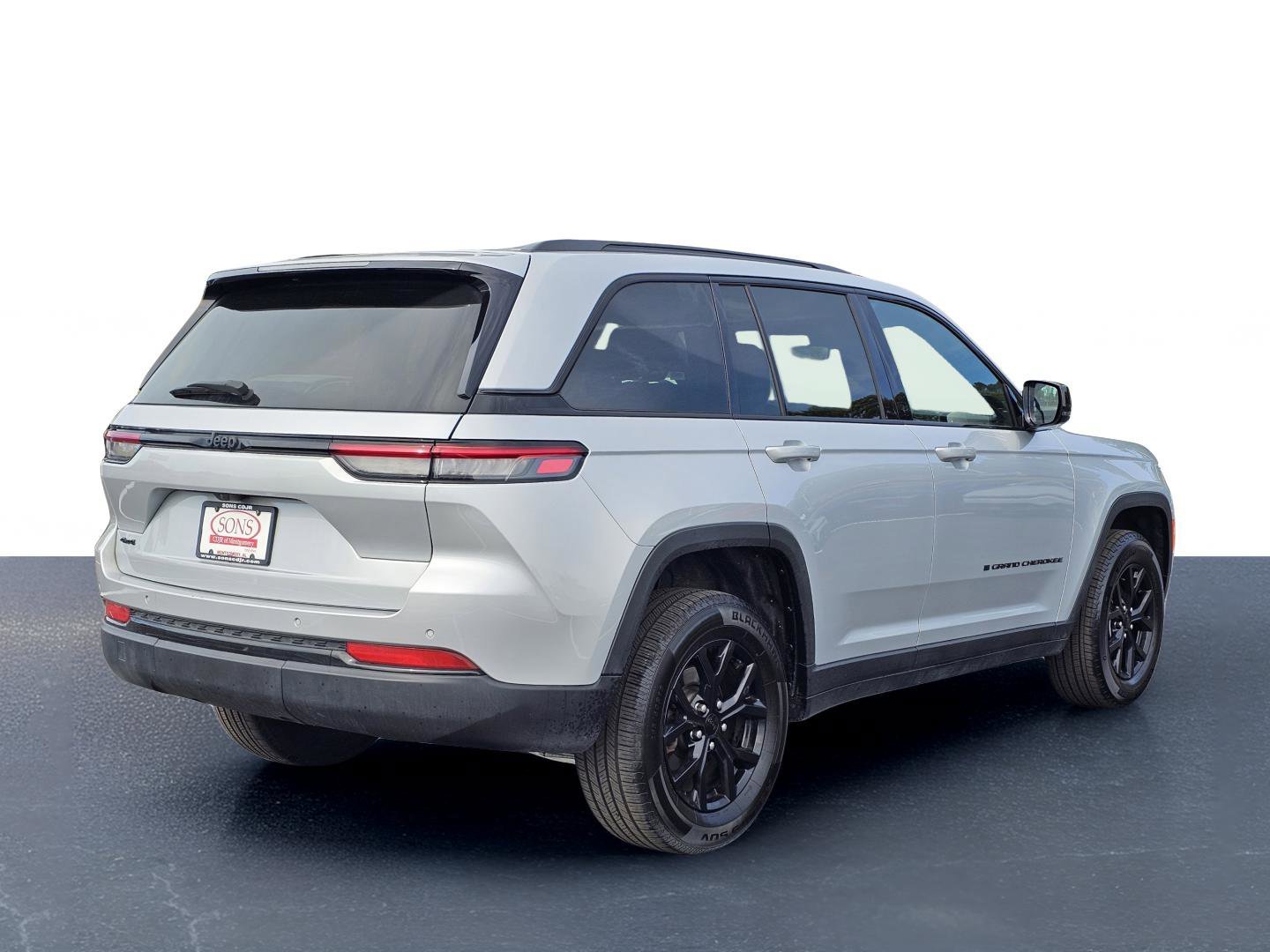 Used 2025 Silver Zynith Jeep Altitude image 8