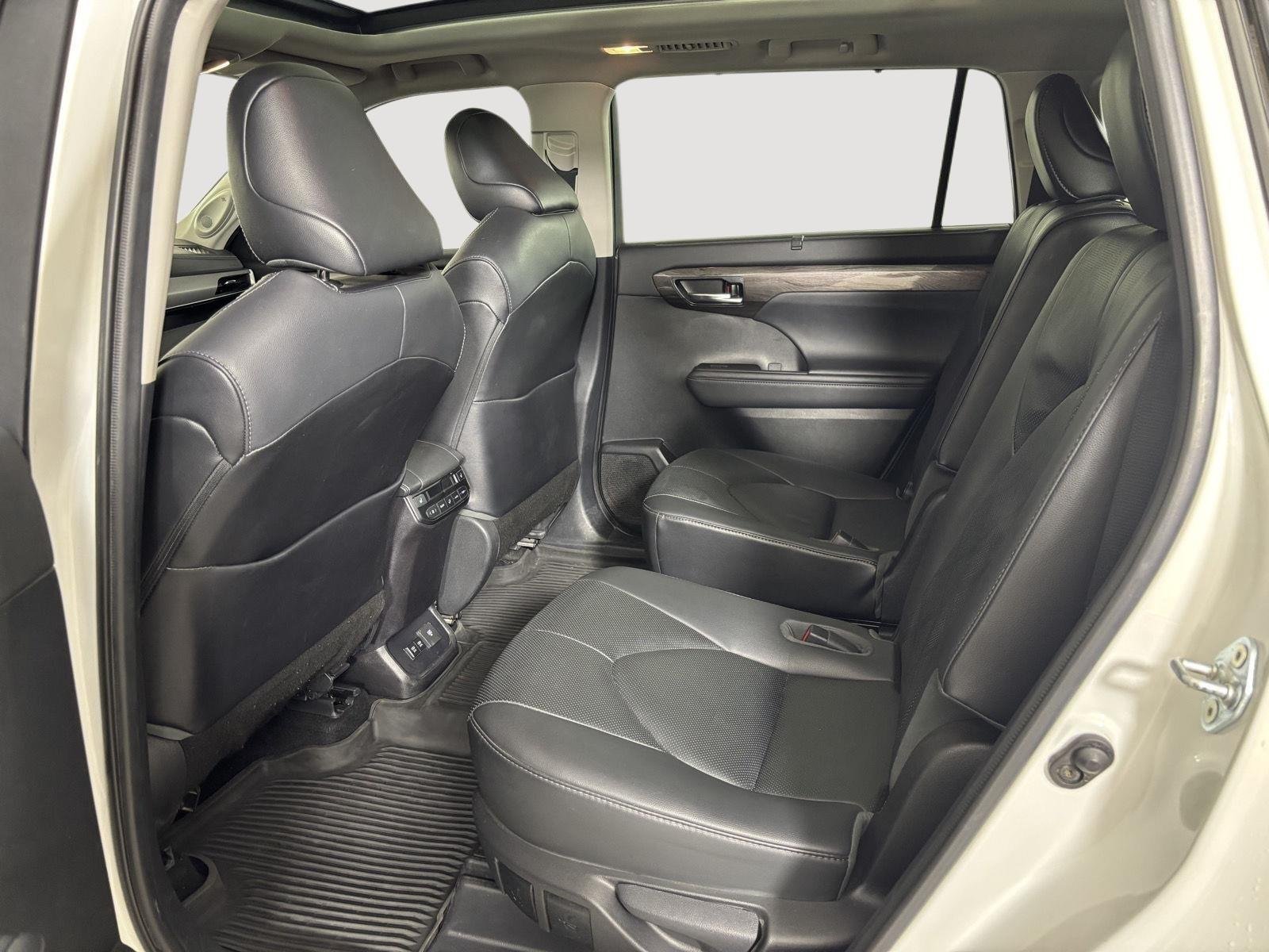 Used 2021 Blizzard Pearl Toyota Platinum image 3
