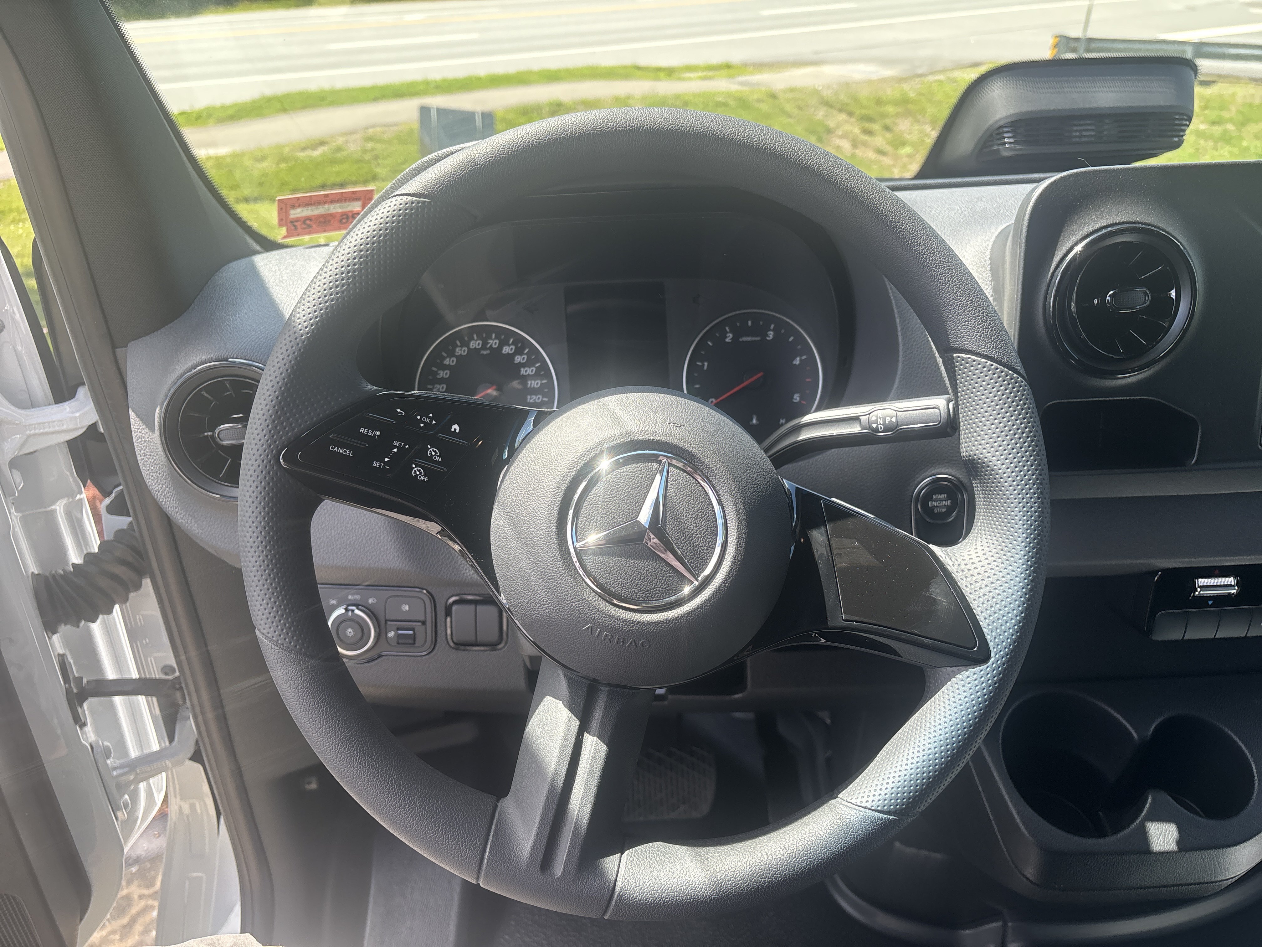 New 2026 ARCTIC WHITE Mercedes-Benz Worker image 11