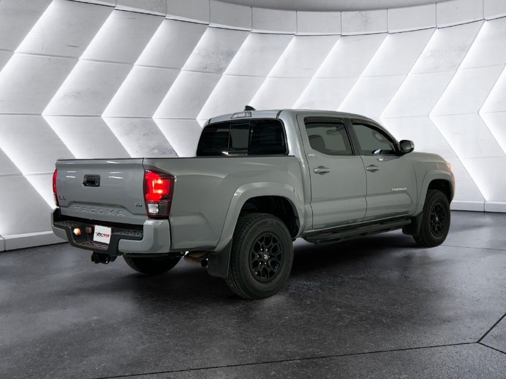 Used 2020  Toyota SR5 image 4