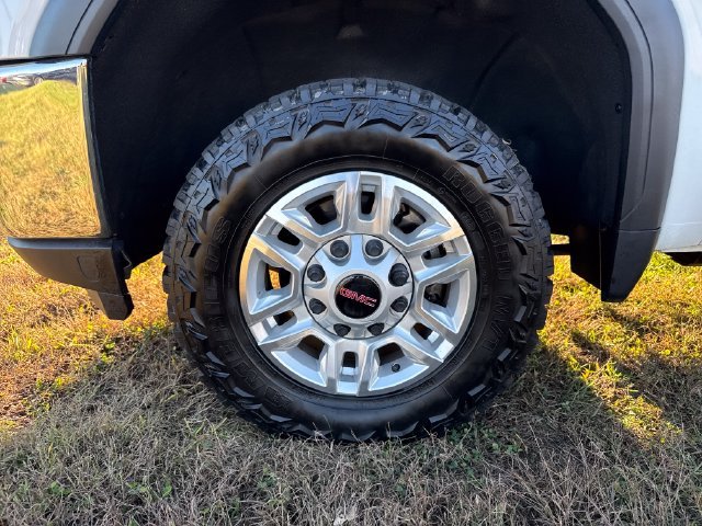 Used 2022 White GMC SLE image 10