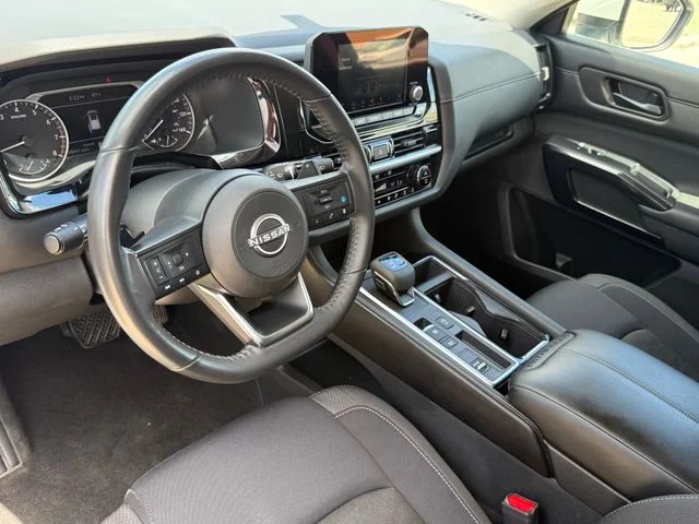 Used 2024 White Nissan SV image 10