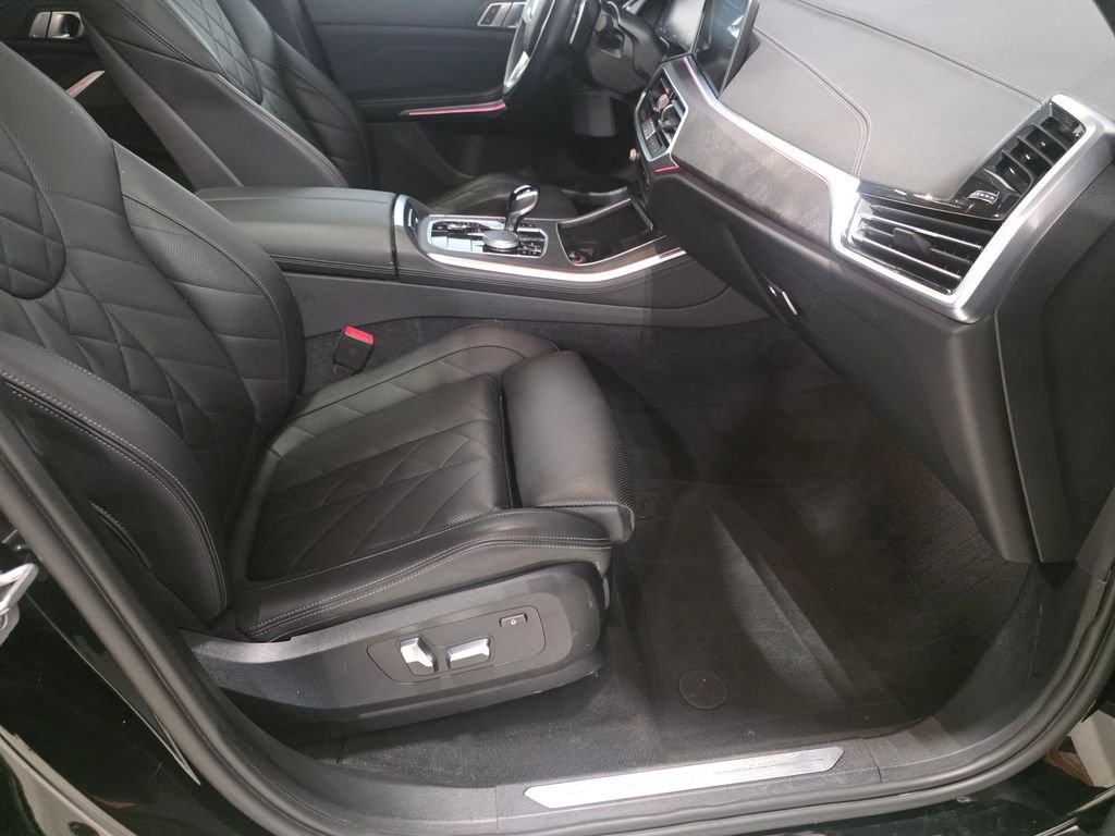 Used 2023 Black BMW xDrive40i image 17