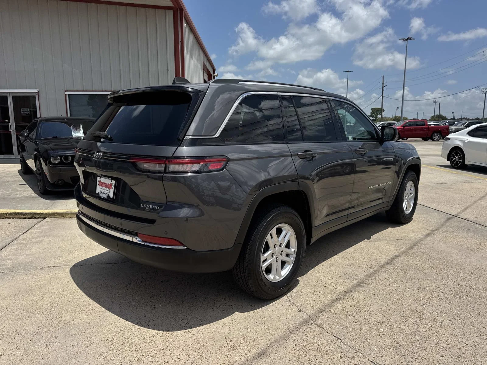 Used 2024 Baltic Gray Metallic Clearcoat Jeep Laredo image 7