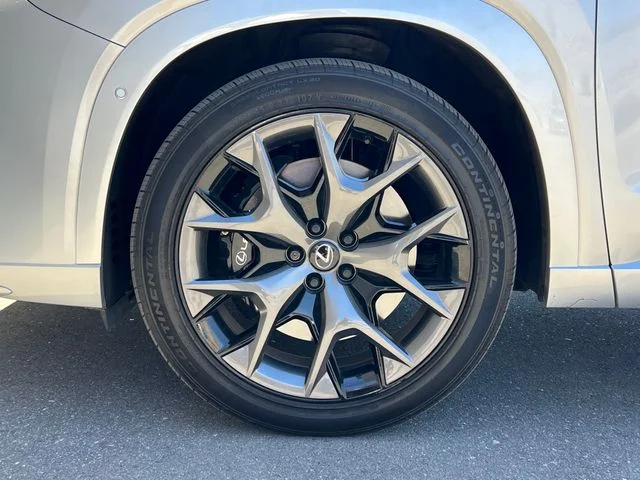 Certified Used 2025 Celestial Silver Metallic Lexus 500h F SPORT Premium image 11