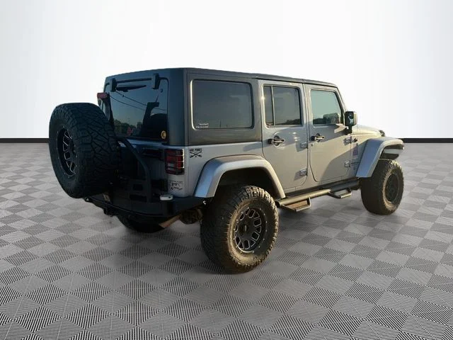 Used 2015 Silver Jeep Unlimited Sahara image 6