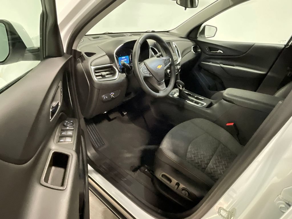 Used 2024 Summit White Chevrolet LT image 19
