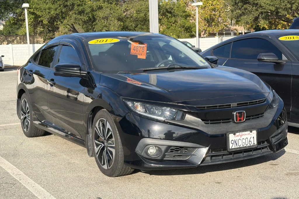 Used 2017 Crystal Black Pearl Honda EX-T image 2