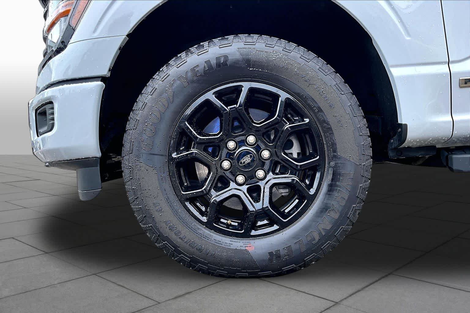 Used 2025 Space White Metallic Ford XLT image 15