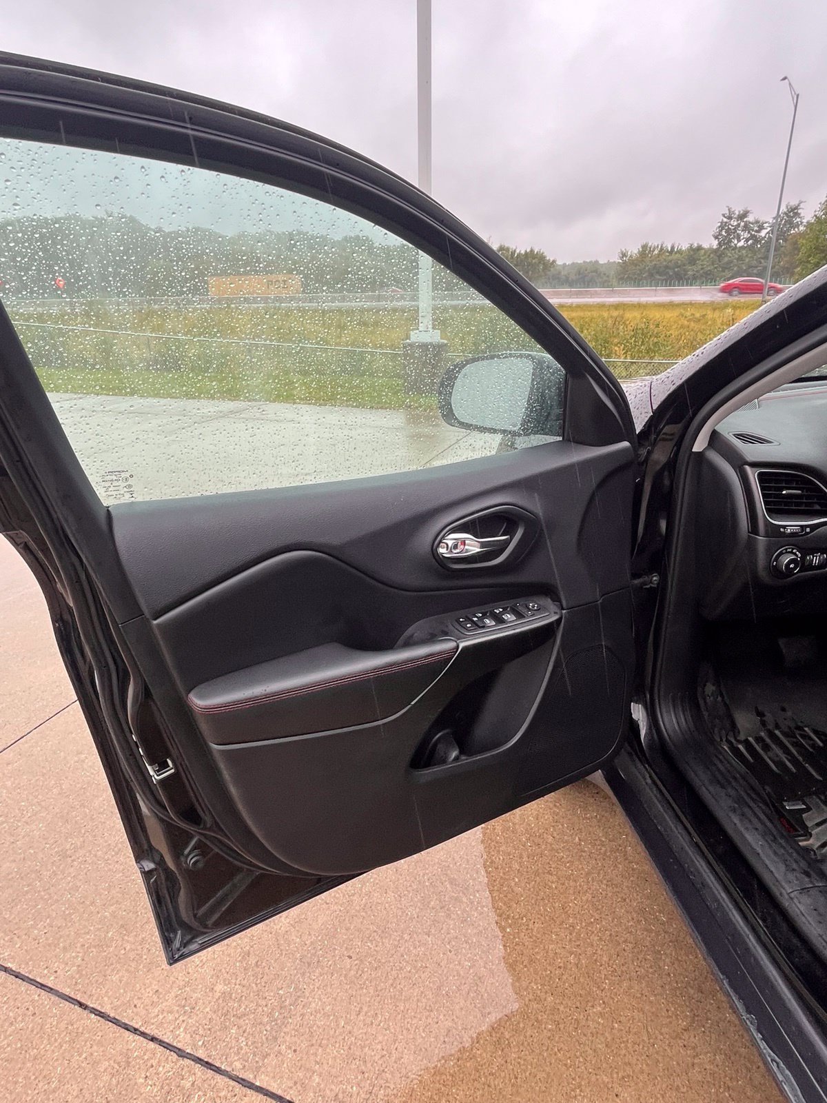 Used 2019 Black Jeep Trailhawk image 16