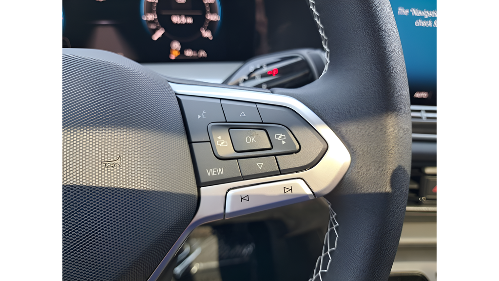 2025 Volkswagen Tiguan SE - Photo 26