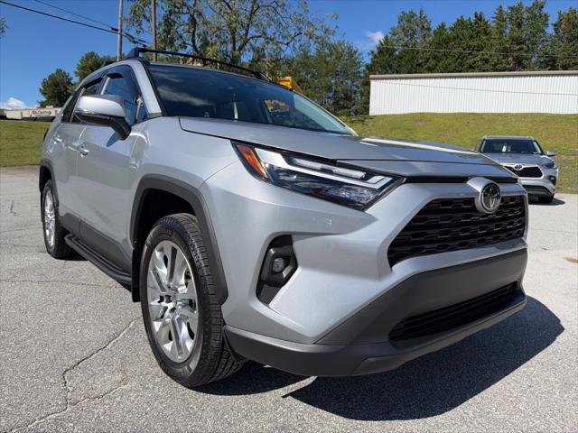 Certified Used 2025 SILVER SKY METALLIC Toyota  image 7
