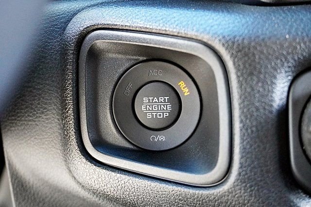 New 2026 Bright White Clear-Coat Exterior Paint Jeep Sport S image 33