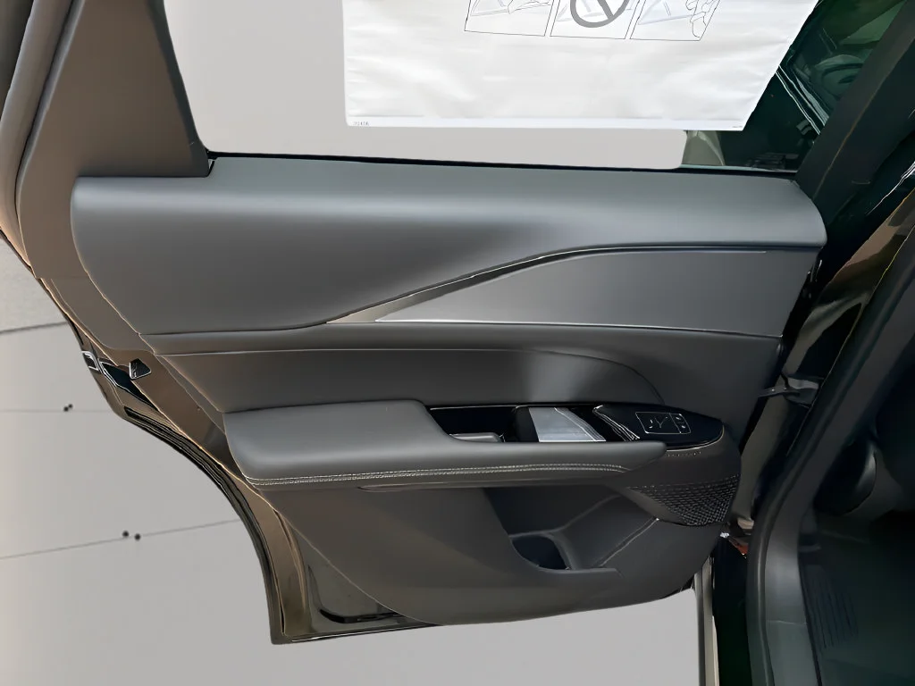 2027 Cadillac LYRIQ Luxury - Photo 32