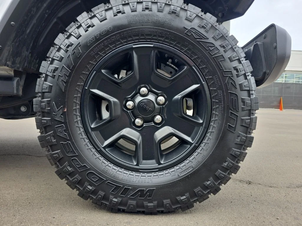 Used 2022 Silver Jeep Mojave image 8