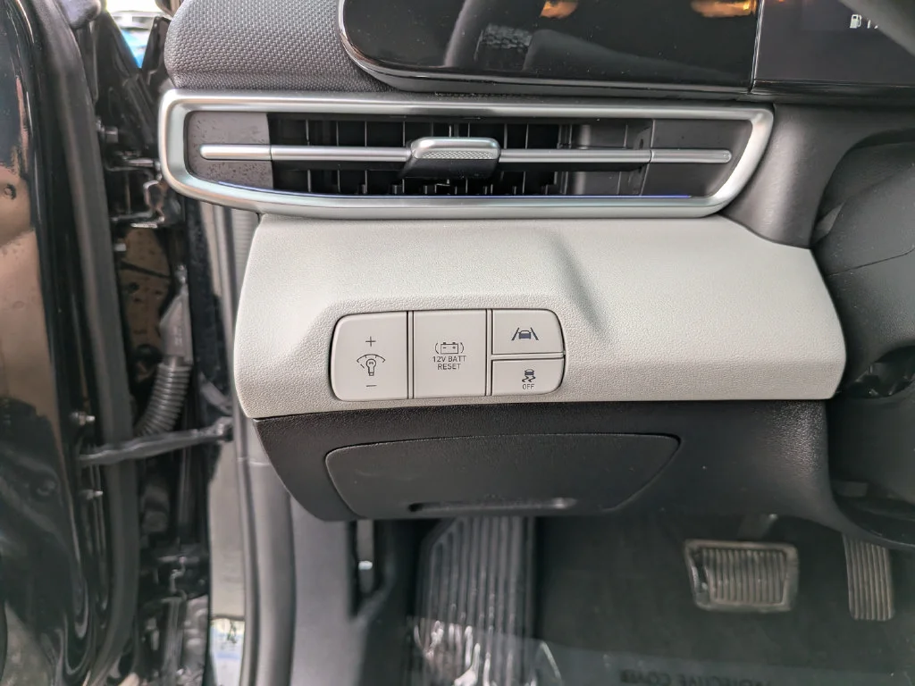 Used 2023 Black Hyundai Limited image 25