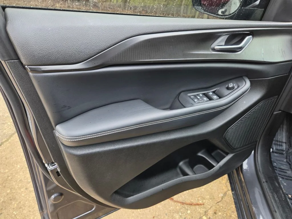 Used 2023 Gray Jeep Altitude X image 37