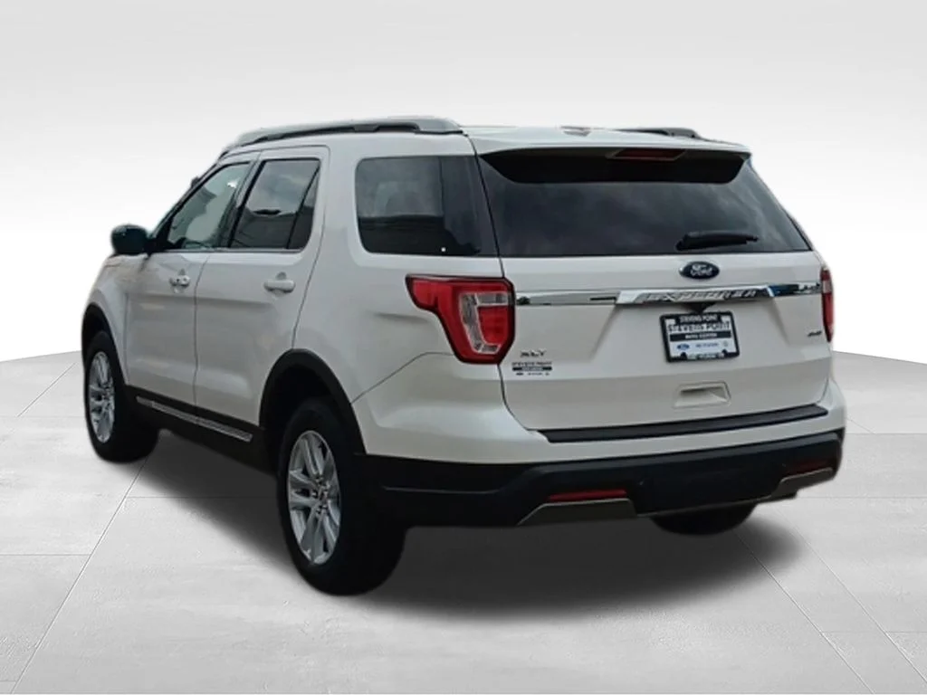 Used 2019 White Platinum Metallic Tri-Coat Ford XLT image 5