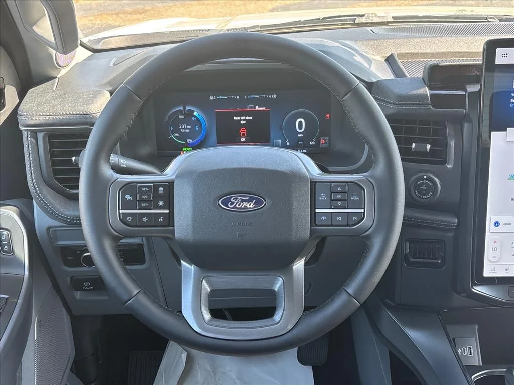 2025 Ford F-150 Lightning Flash - Photo 22