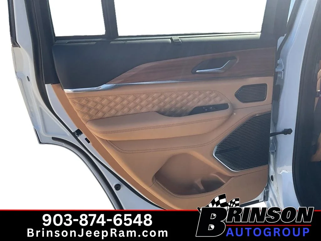 New 2027 Bright White Clear-Coat Paint Jeep Summit image 6