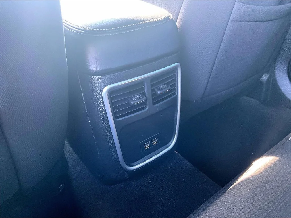 Used 2022 White Dodge SXT image 30