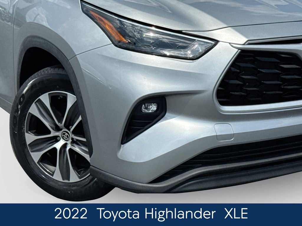 Used 2022 Silver Toyota XLE image 12