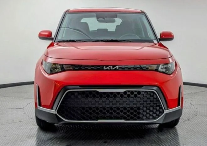 Used 2025 Red Kia LX image 16