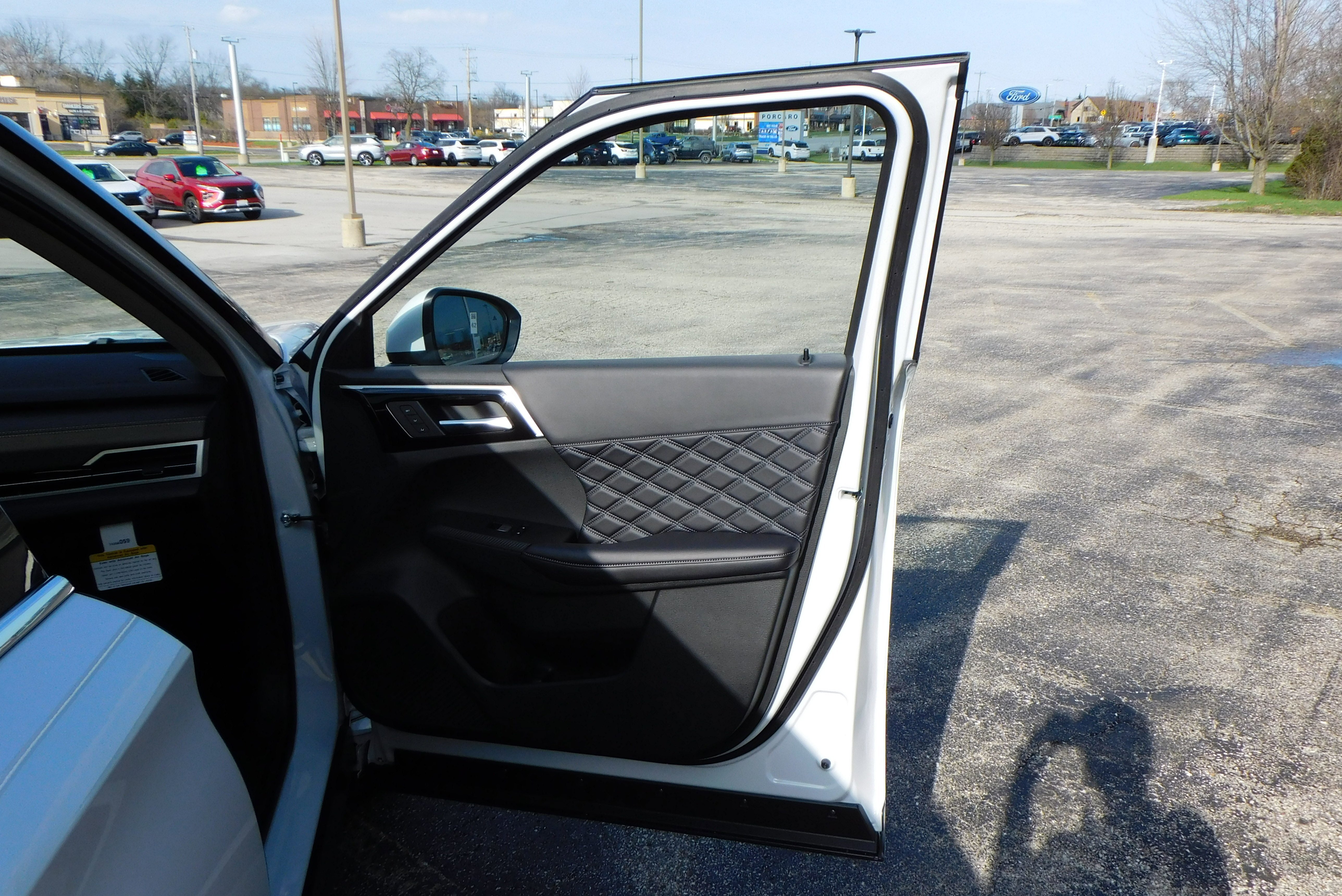 Used 2025 WHITE DIMD Mitsubishi SEL Platinum Edition image 32