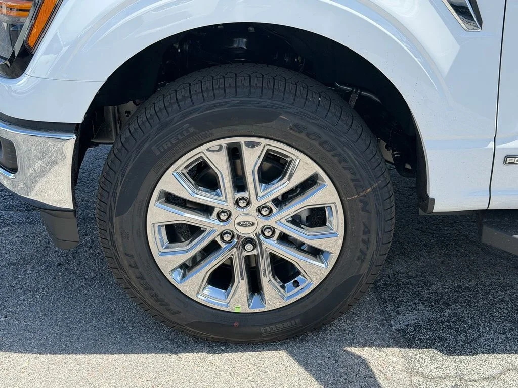 New 2026 Oxford White Ford XLT image 12