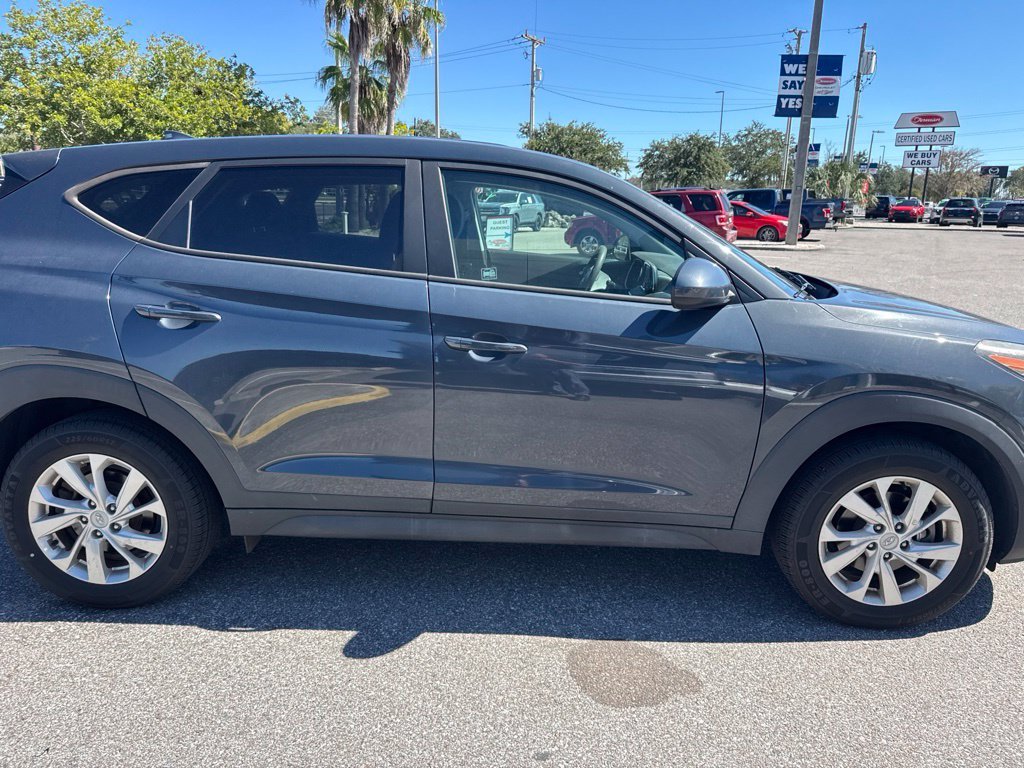 Used 2019 Blue Hyundai SE image 4