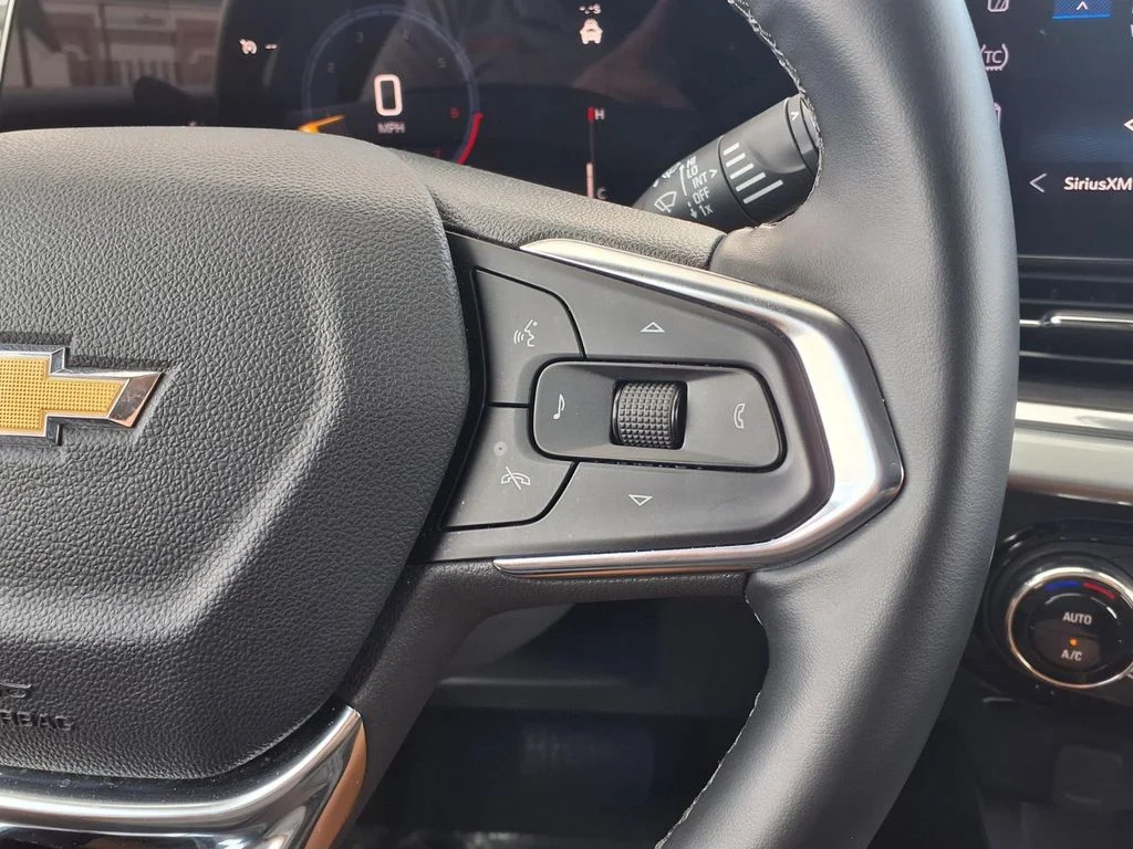 Used 2025 Gray Chevrolet LT image 17