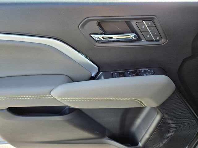 2025 Chevrolet Colorado ZR2 - Photo 17