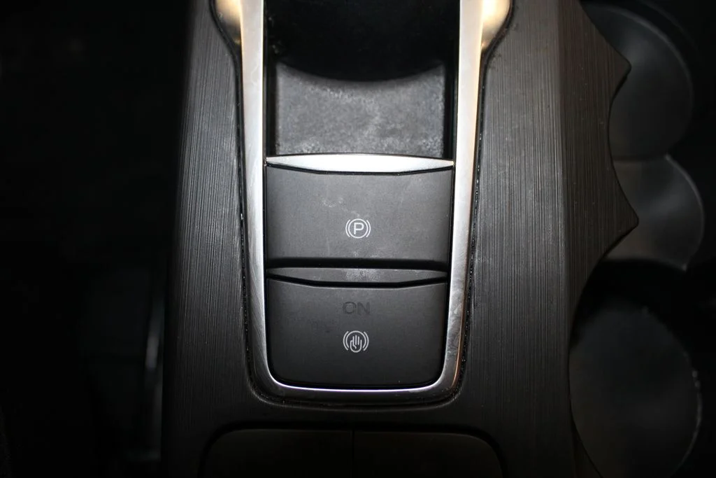 Certified Used 2024 Oxford White Ford Active image 33