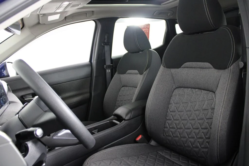 2025 Nissan Kicks SV - Photo 19