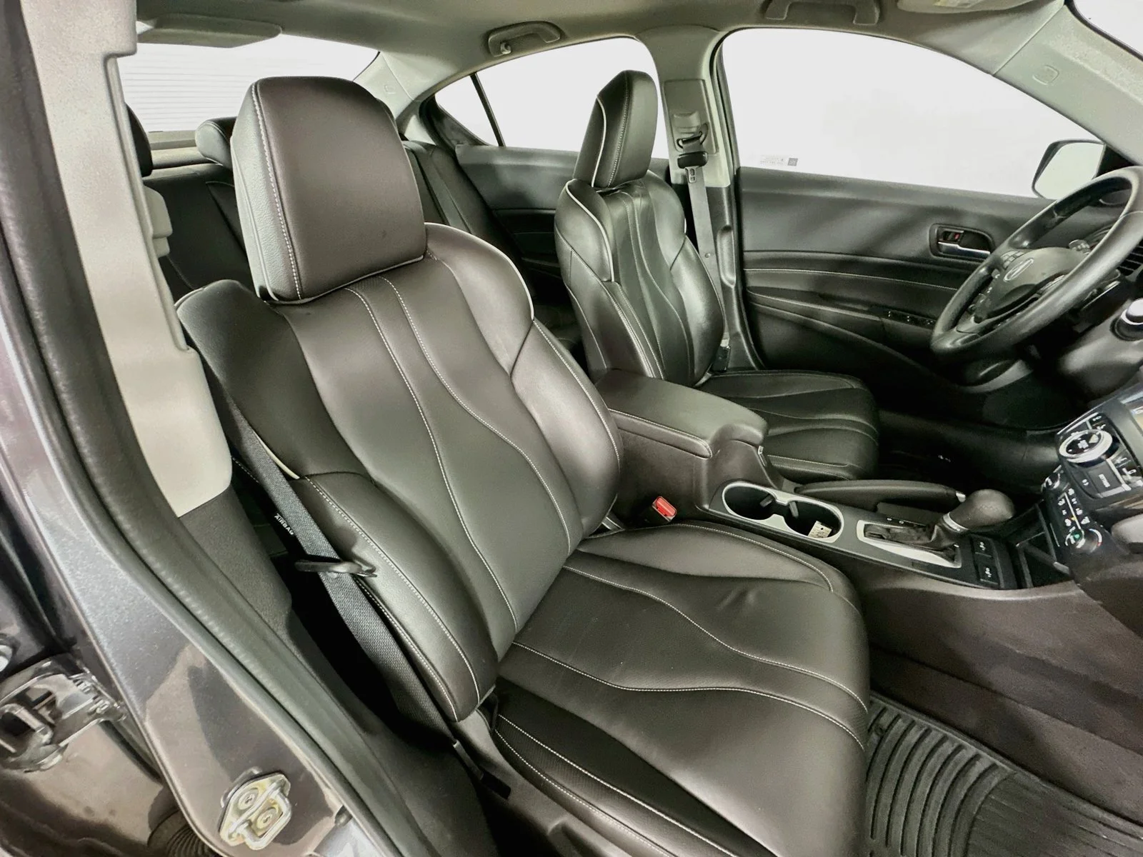Used 2019  Acura  image 43
