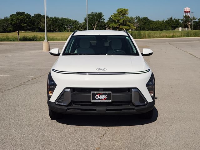 Used 2025 White Hyundai SEL image 2