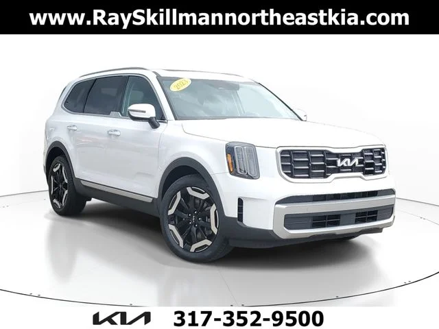 Used 2023 White Kia S image 1